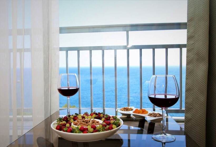 اتاق استاندارد با چشم‌انداز دریا, Lara Otel