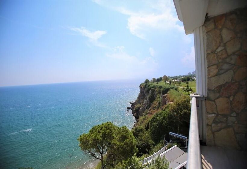 اتاق استاندارد با چشم‌انداز دریا, Lara Otel