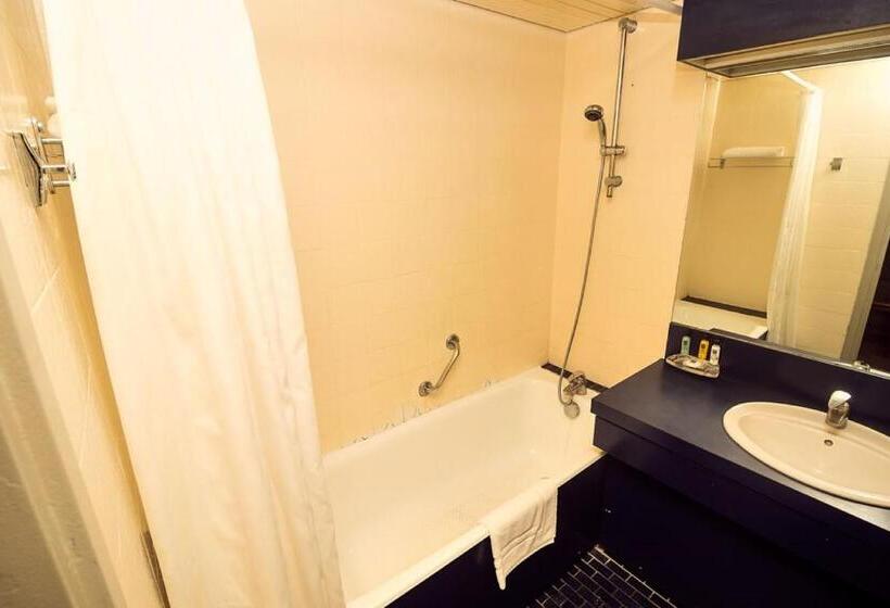 اتاق استاندارد با چشمانداز شهر, Sarakawa