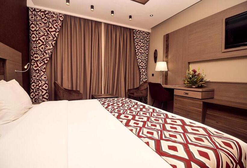 اتاق لوکس, Sarakawa