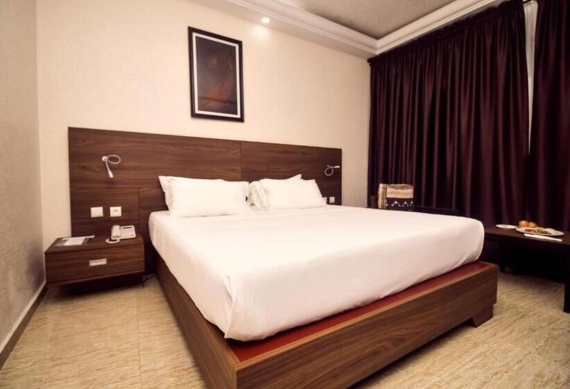 اتاق استاندارد با چشمانداز شهر, Sarakawa