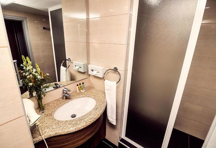 اتاق سوپریور, Sarakawa