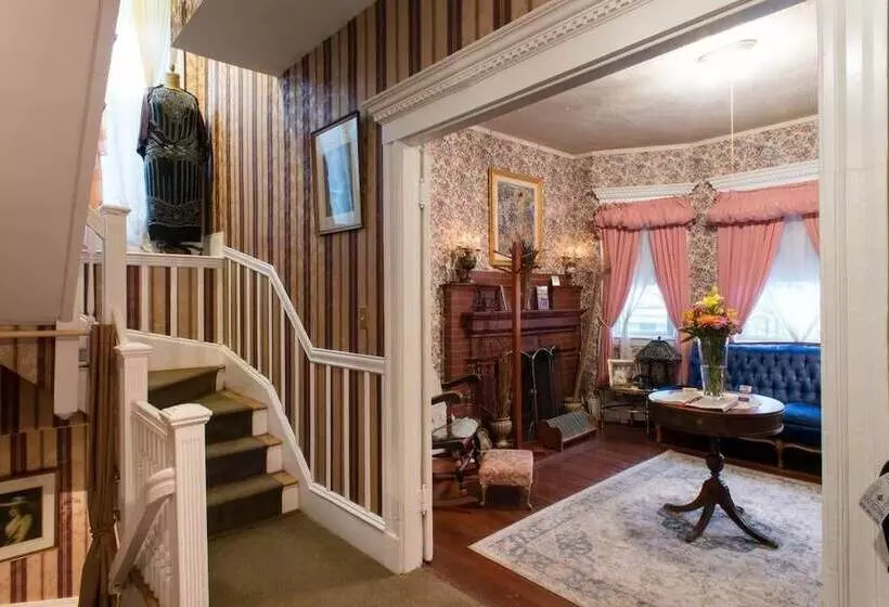 اتاق استاندارد, The Coolidge Corner Guest House: A Brookline Bed And Breakfast