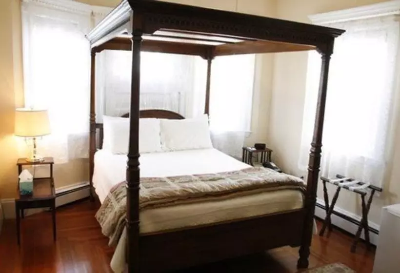اتاق استاندارد, The Coolidge Corner Guest House: A Brookline Bed And Breakfast