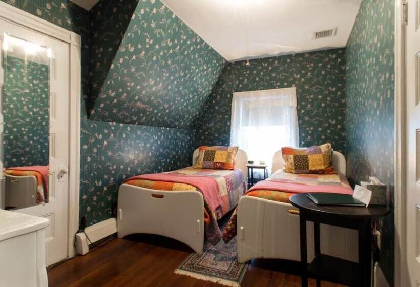 スタンダードルーム, The Coolidge Corner Guest House: A Brookline Bed And Breakfast