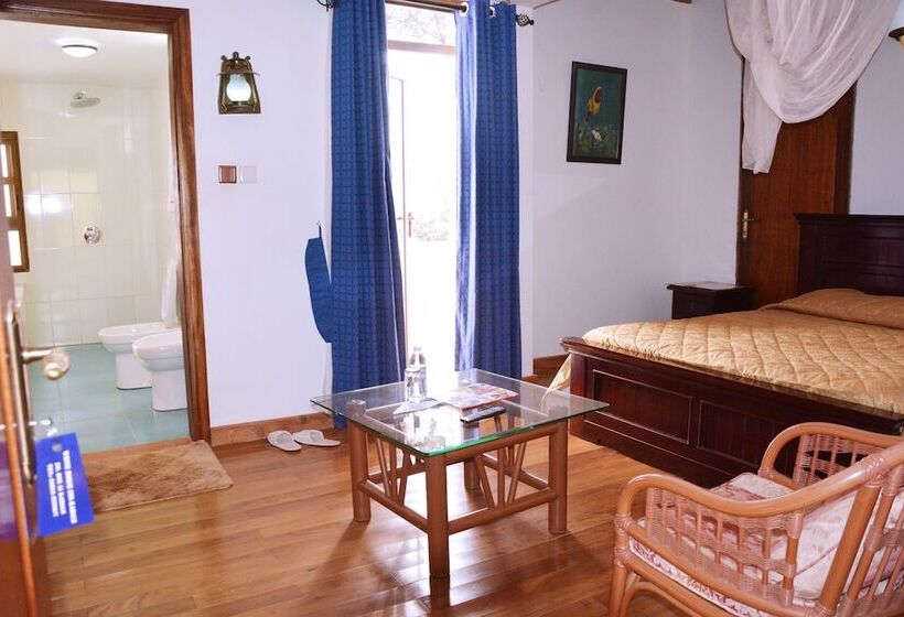 سوییت اجرایی, White Horse Inn