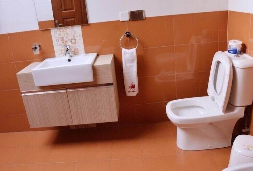 اتاق اجرایی, White Horse Inn