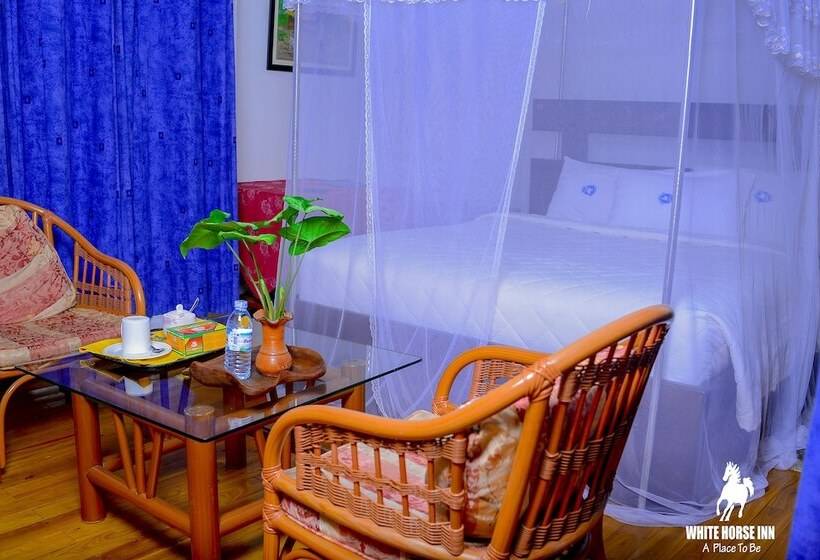 سوییت اجرایی, White Horse Inn