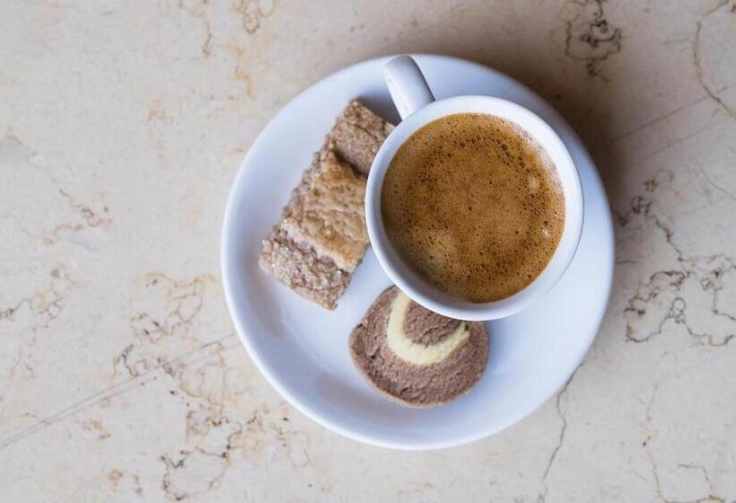 اتاق اساندارد با چشم‌انداز جانبی به دریا, Plaza Hotel Alexandria