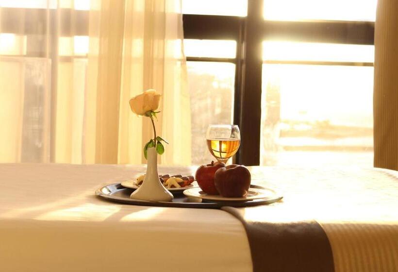 سوییت لوکس, Plaza Hotel Alexandria