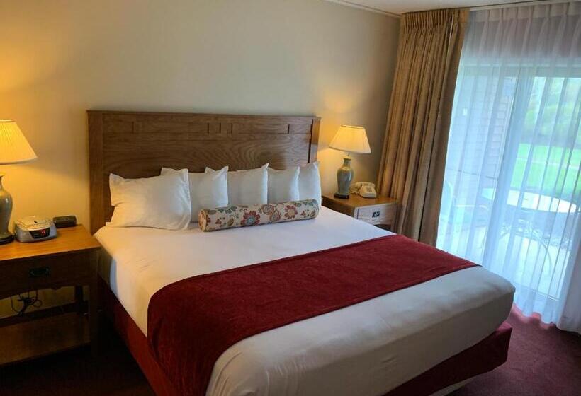 디럭스 스위트 킹 침대, Fireside Inn & Suites Gilford
