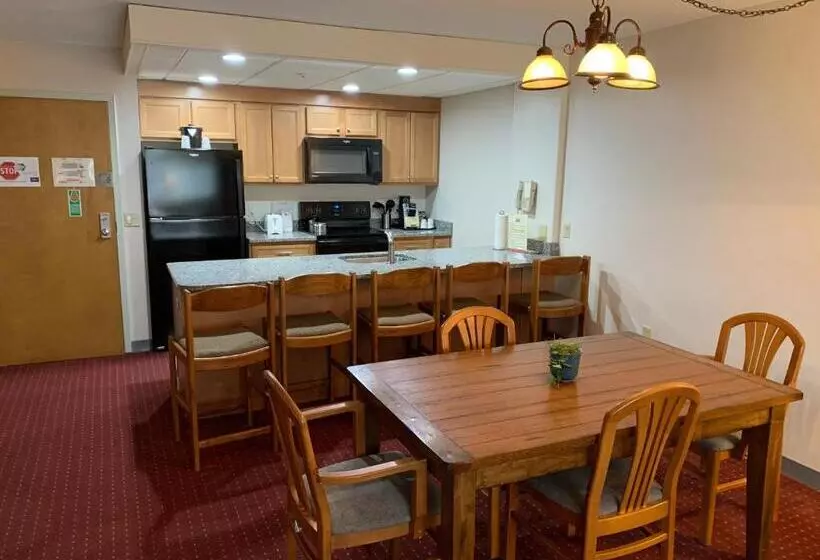 キングサイズベッドのデラックススイート, Fireside Inn & Suites Gilford