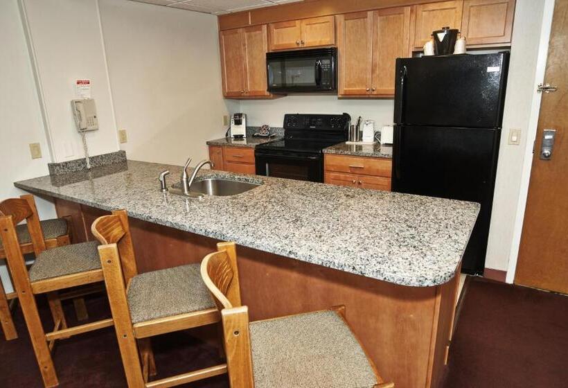 디럭스 스위트 킹 침대, Fireside Inn & Suites Gilford