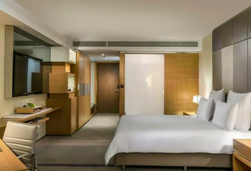 Executive Room King Size Bed, Swissotel The Bosphorus Istanbul