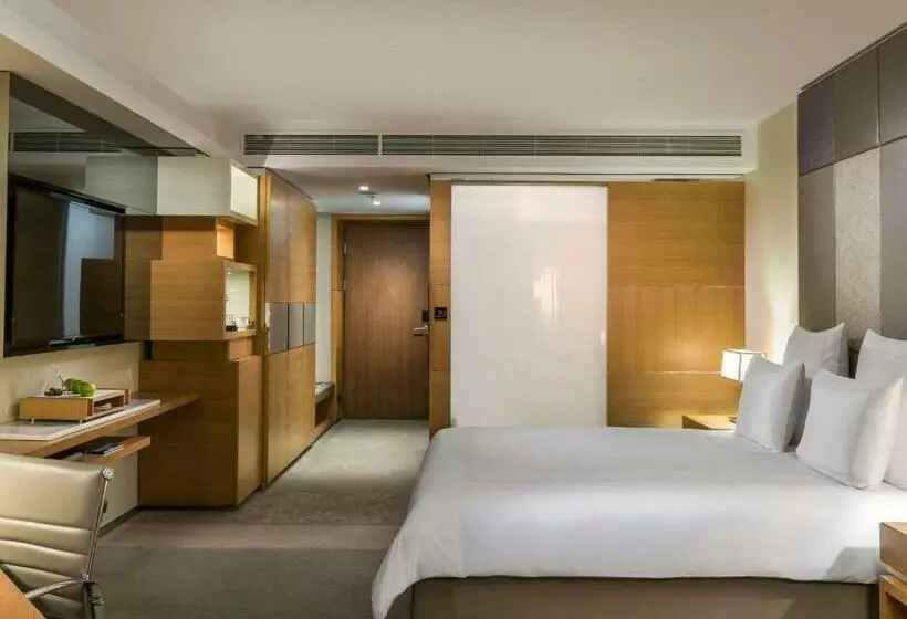 Executive Room King Size Bed, Swissotel The Bosphorus Istanbul