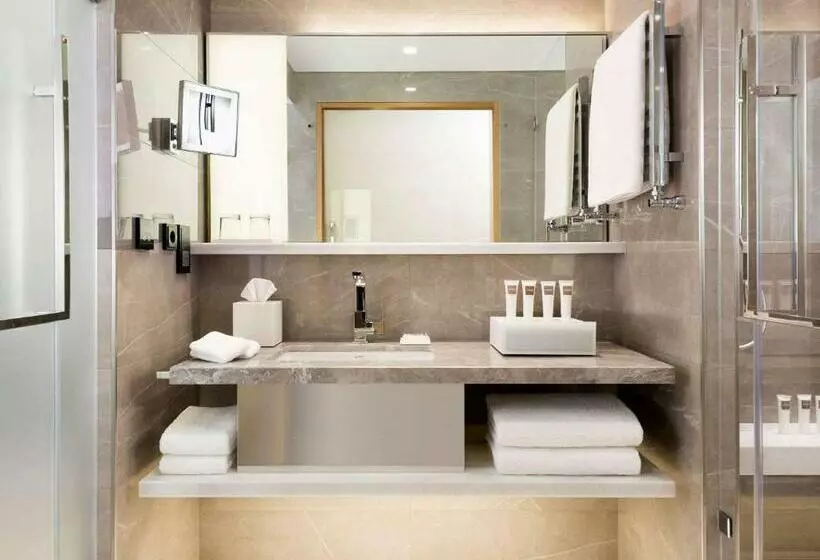 Executive Room King Size Bed, Swissotel The Bosphorus Istanbul