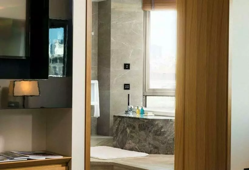Junior Suite, Swissotel The Bosphorus Istanbul