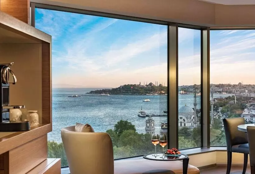 Deluxe Suite with Views, Swissotel The Bosphorus Istanbul