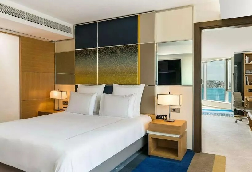 Deluxe Suite with Views, Swissotel The Bosphorus Istanbul