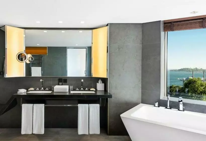 Standard Room, Swissotel The Bosphorus Istanbul