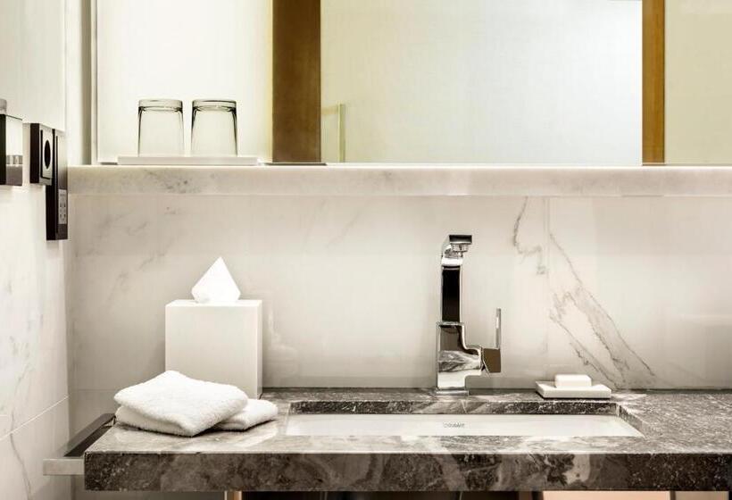 اتاق استاندارد با چشمانداز استخر, Swissotel The Bosphorus Istanbul