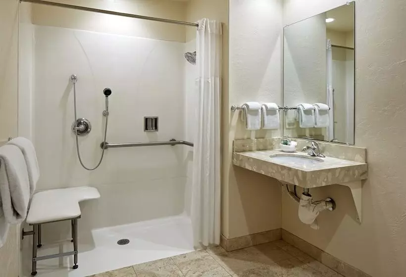 اتاق لوکس, Cavalier Oceanfront Resort