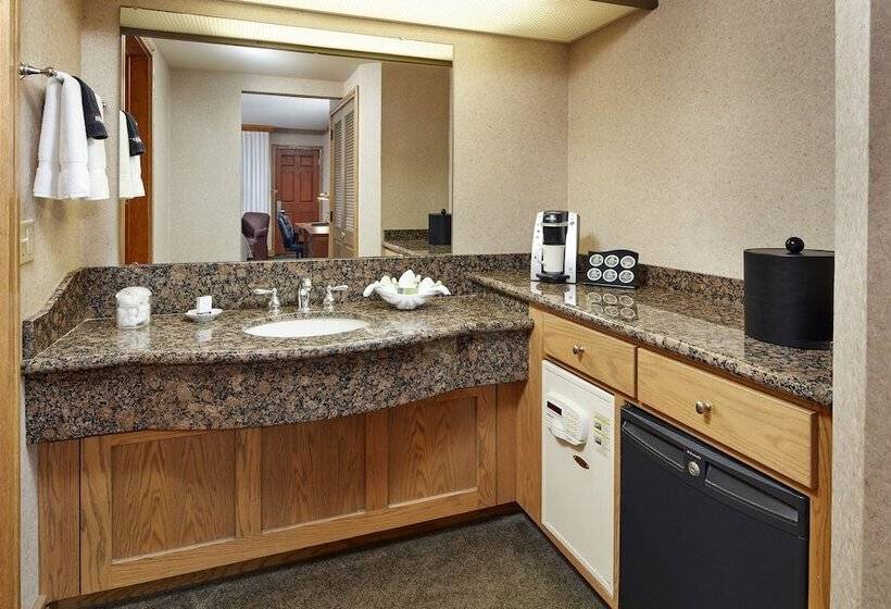 Deluxe Room, Cavalier Oceanfront Resort