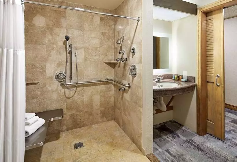 اتاق لوکس, Cavalier Oceanfront Resort