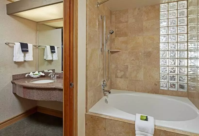 اتاق پرمیوم, Cavalier Oceanfront Resort