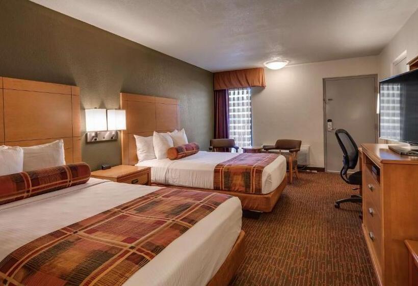 带2个双人床的标准工作室, Best Western Angus Inn