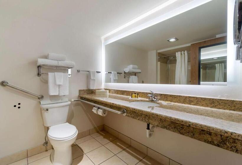 חדר סטנדרט מותאם לאדם עם מוגבלויות, Best Western Plus Oak Harbor Hotel And Conference Center