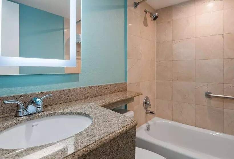 Standard-huone Parivuode, Best Western Plus Oceanside Inn