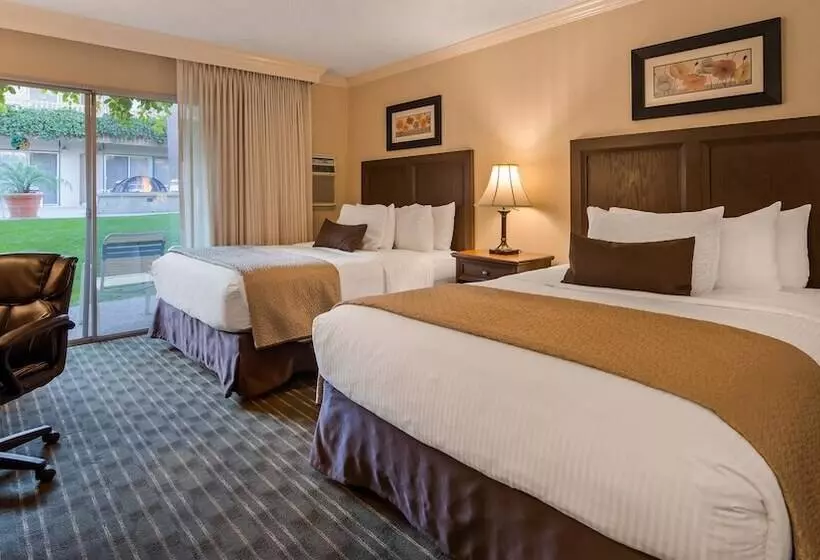 ２ダブルベッドのスタンダードルーム, Best Western Plus Pepper Tree Inn