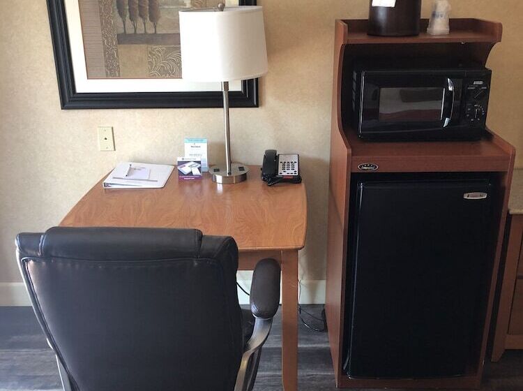 带2个双人床的标准工作室, Best Western Plus Placerville Inn