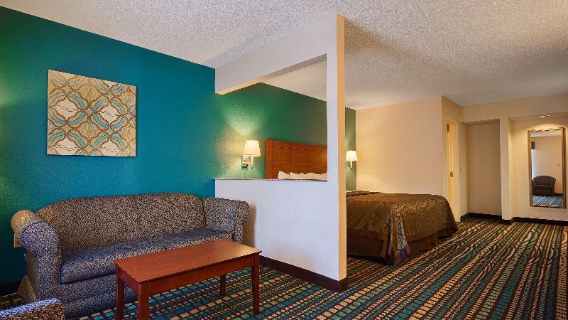 מיטת קינג בסוויטה, Best Western Tallahasseedowntown Inn And Suites