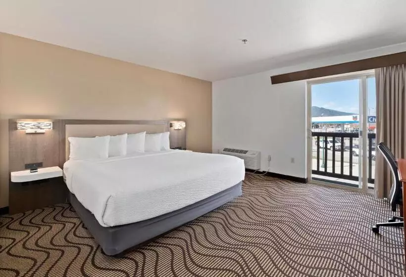 身障者適用キングサイズベッドルーム, Cedar Street Hotel & Suites