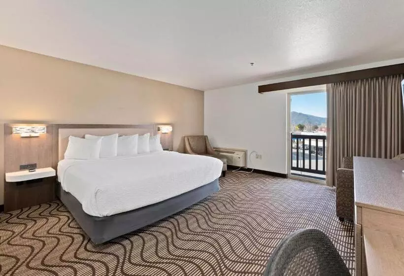キングサイズベッド、ビュー付きデラックスルーム, Cedar Street Hotel & Suites