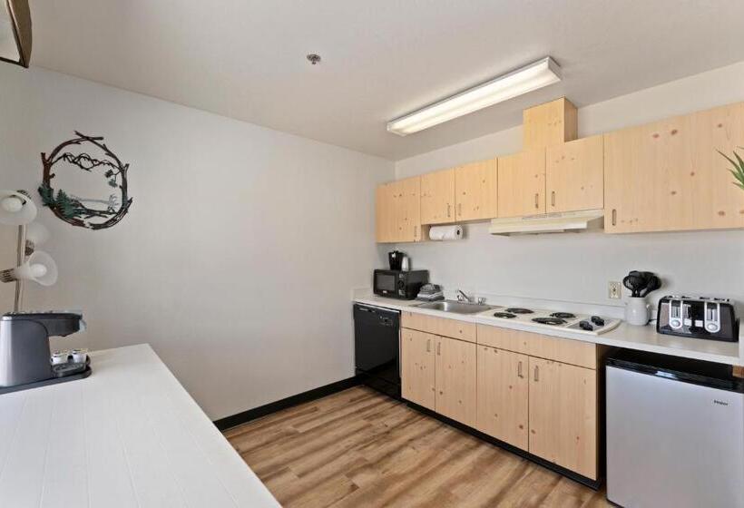 جناح عائلي, Cedar Street Hotel & Suites