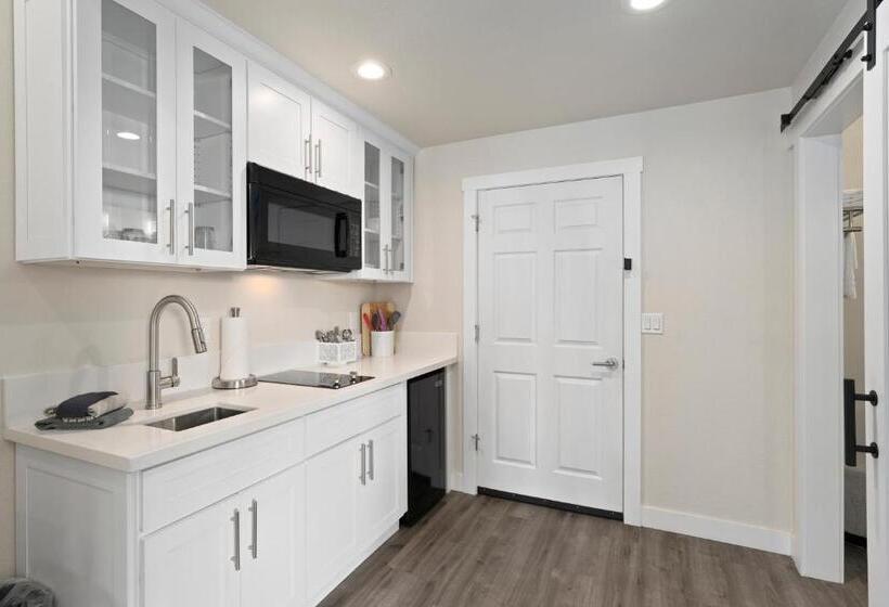 Family Suite, Cedar Street Hotel & Suites