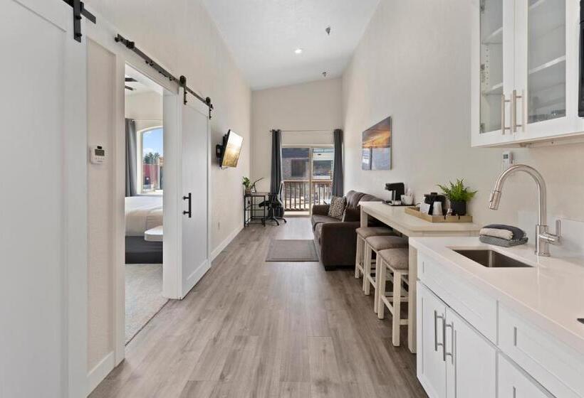 جناح عائلي, Cedar Street Hotel & Suites