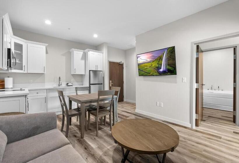 شقة غرفتين, Cedar Street Hotel & Suites