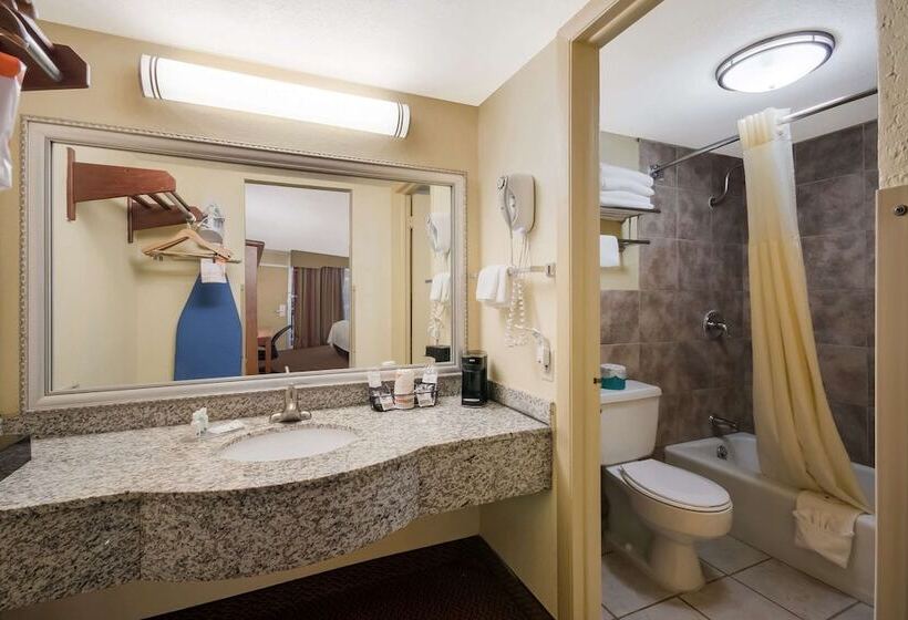 غرفه قياسيه سريرين مزدوجين, Quality Inn