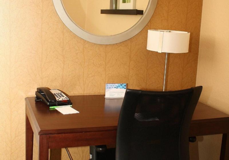 غرفة قياسية سرير كينج, Super 8 By Wyndham Buffalo