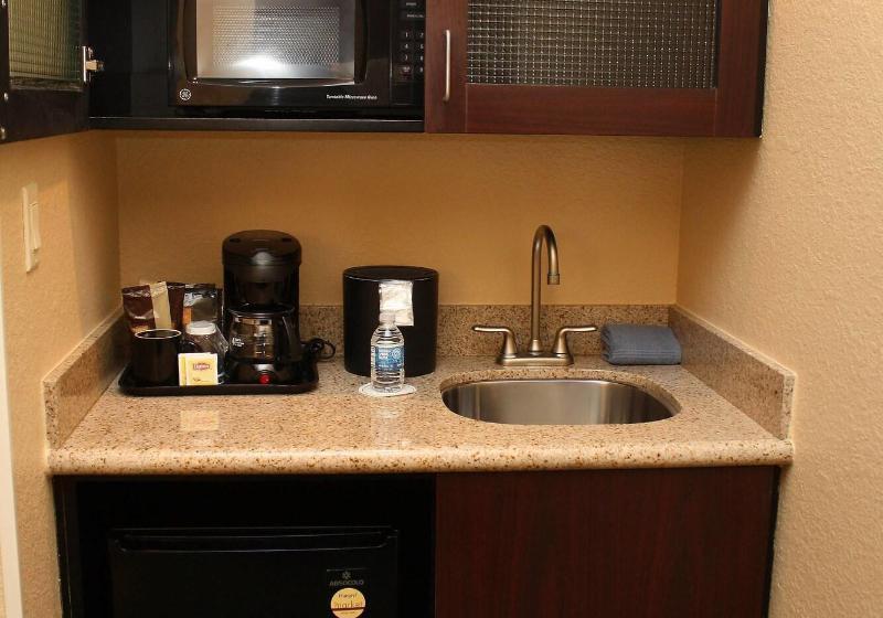 غرفة قياسية سرير كينج, Super 8 By Wyndham Buffalo