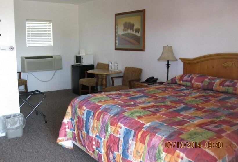 غرفة قياسية سرير كينج, Circle S Lodge