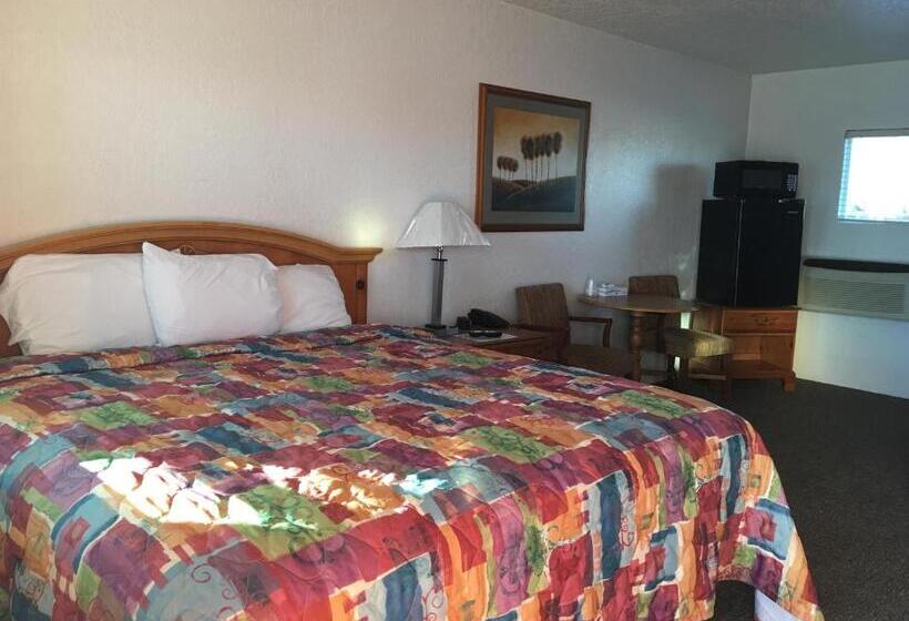 غرفة قياسية سرير كينج, Circle S Lodge