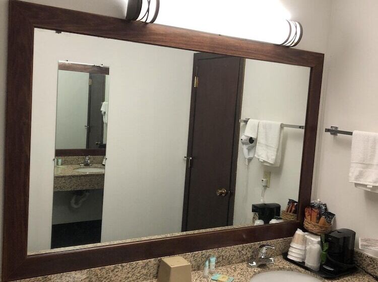 غرفة قياسية, Corn Palace Inn