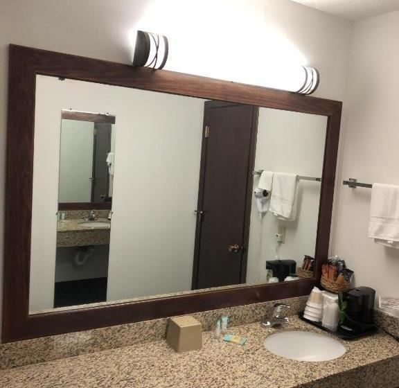 جناح, Corn Palace Inn