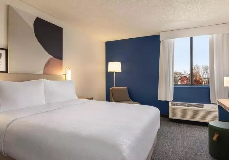 キングサイズベッドのスタンダードルーム, Spark By Hilton Germantown Washington Dc North