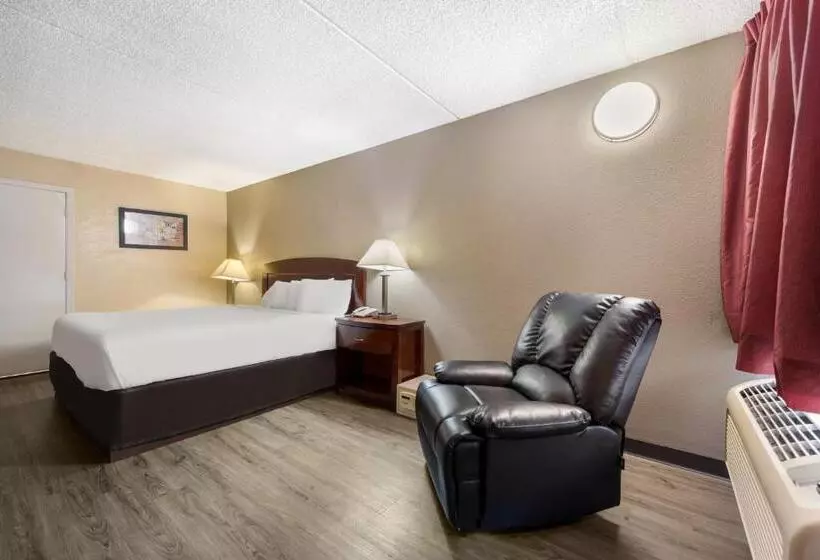 اتاق استاندارد با تخت بزرگ, Knights Inn College Station